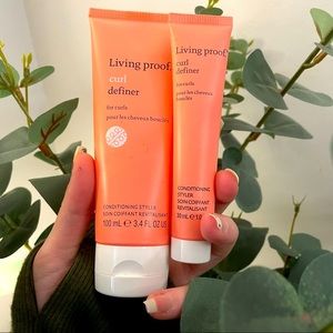 CURL DEFINER / LIVING PROOF